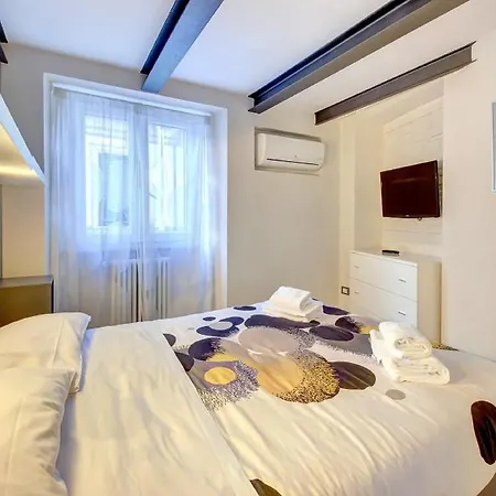 & - Navona Daire *